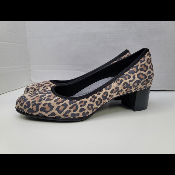 Aravon animal print shoes size 11 - Picture 1 of 11